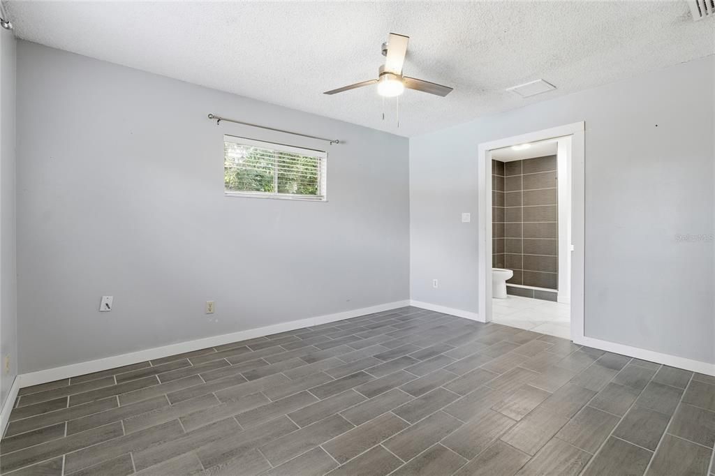 For Sale: $299,000 (3 beds, 2 baths, 1405 Square Feet)