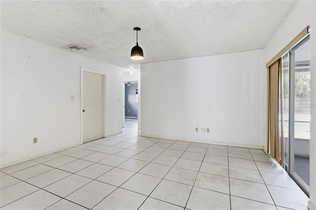 For Sale: $299,000 (3 beds, 2 baths, 1405 Square Feet)