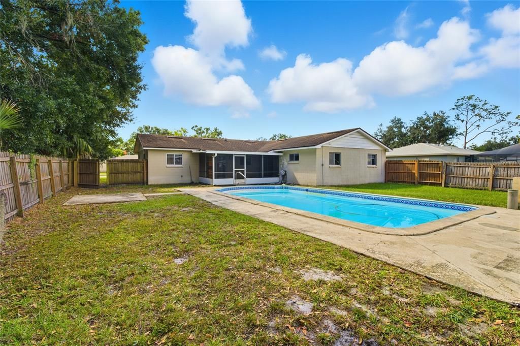 For Sale: $299,000 (3 beds, 2 baths, 1405 Square Feet)