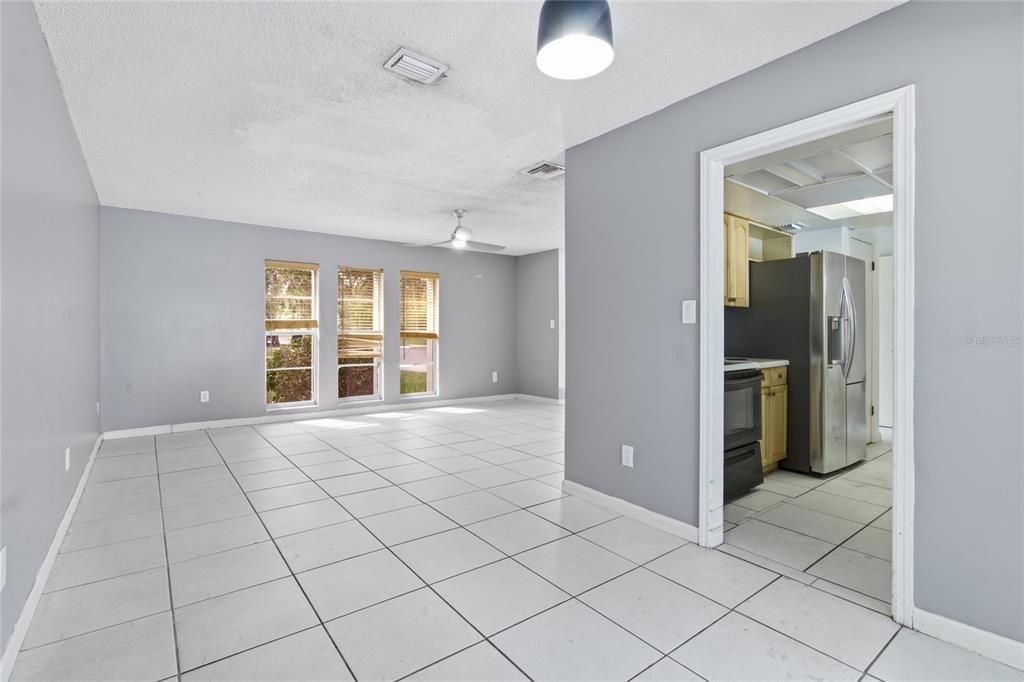 For Sale: $299,000 (3 beds, 2 baths, 1405 Square Feet)