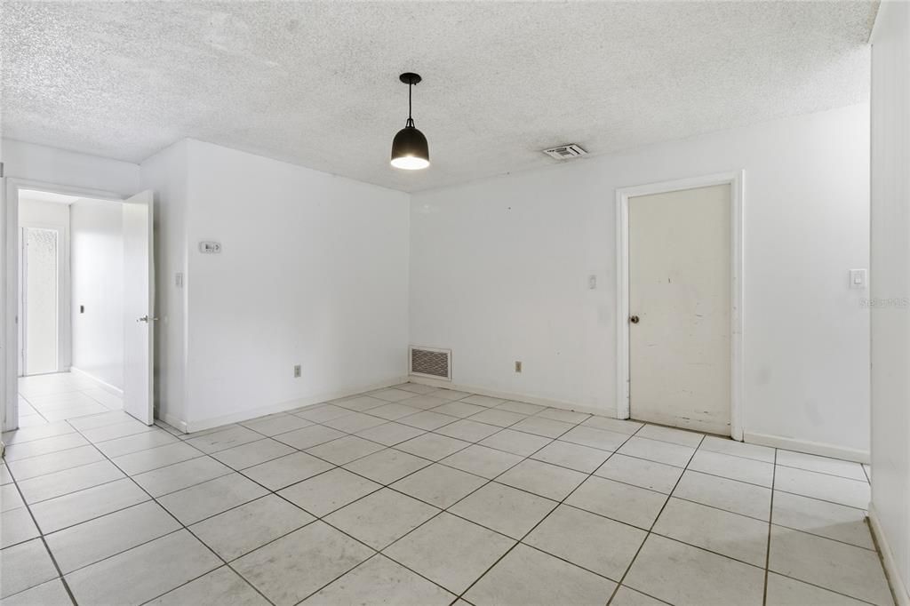 For Sale: $299,000 (3 beds, 2 baths, 1405 Square Feet)