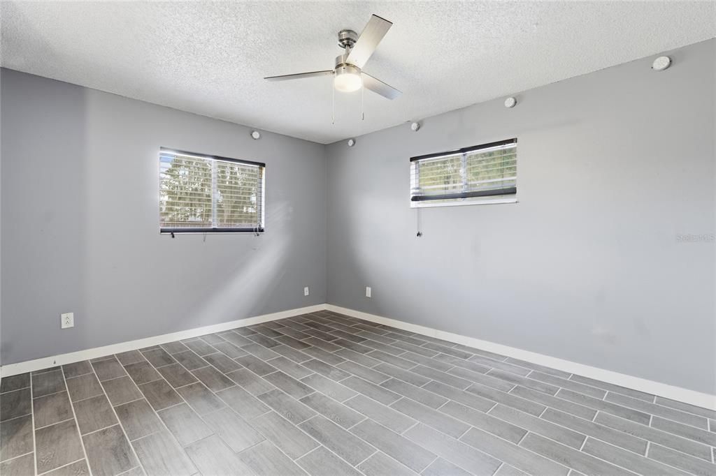 For Sale: $299,000 (3 beds, 2 baths, 1405 Square Feet)