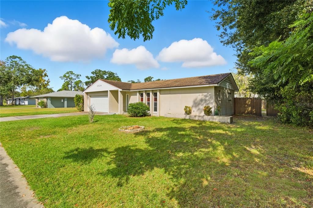 For Sale: $299,000 (3 beds, 2 baths, 1405 Square Feet)