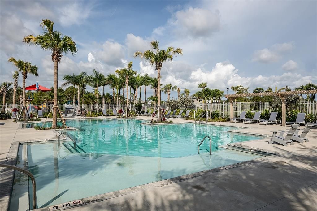 Active With Contract: $399,000 (2 beds, 2 baths, 1721 Square Feet)