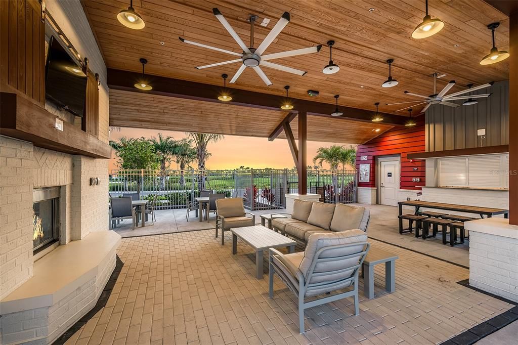 Active With Contract: $399,000 (2 beds, 2 baths, 1721 Square Feet)