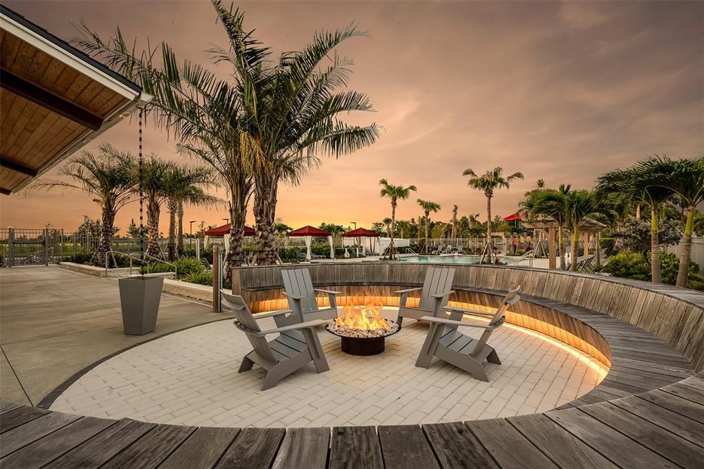 Active With Contract: $399,000 (2 beds, 2 baths, 1721 Square Feet)