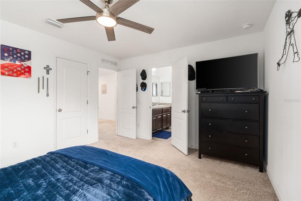 На продажу: $850,000 (5 спален, 4 ванн, 4477 Квадратных фут)