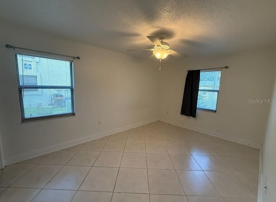 合同活跃: $1,495 (2 贝兹, 2 浴室, 784 平方英尺)