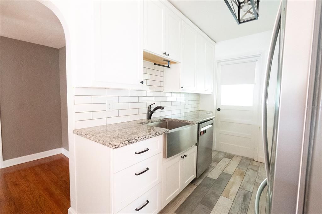 For Sale: $435,000 (2 beds, 1 baths, 1044 Square Feet)