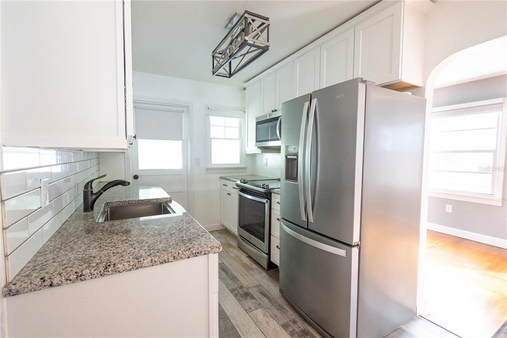 For Sale: $435,000 (2 beds, 1 baths, 1044 Square Feet)