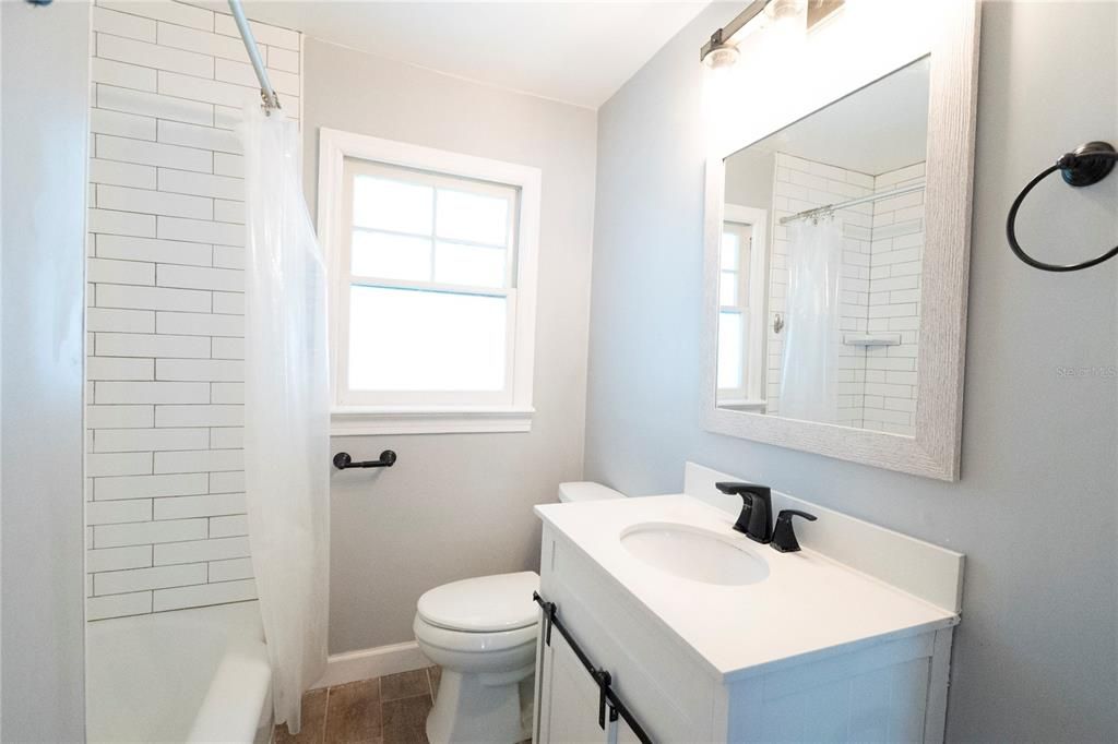 For Sale: $435,000 (2 beds, 1 baths, 1044 Square Feet)