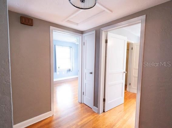 For Sale: $435,000 (2 beds, 1 baths, 1044 Square Feet)