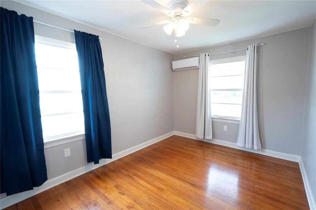 For Sale: $435,000 (2 beds, 1 baths, 1044 Square Feet)