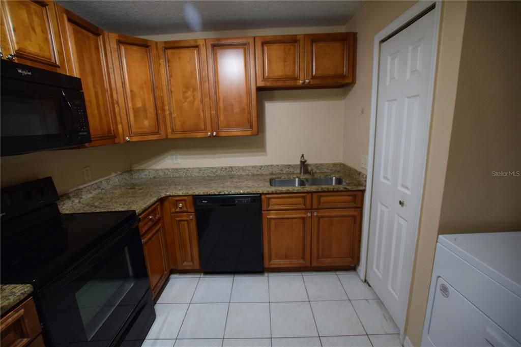 For Rent: $1,575 (2 beds, 2 baths, 905 Square Feet)