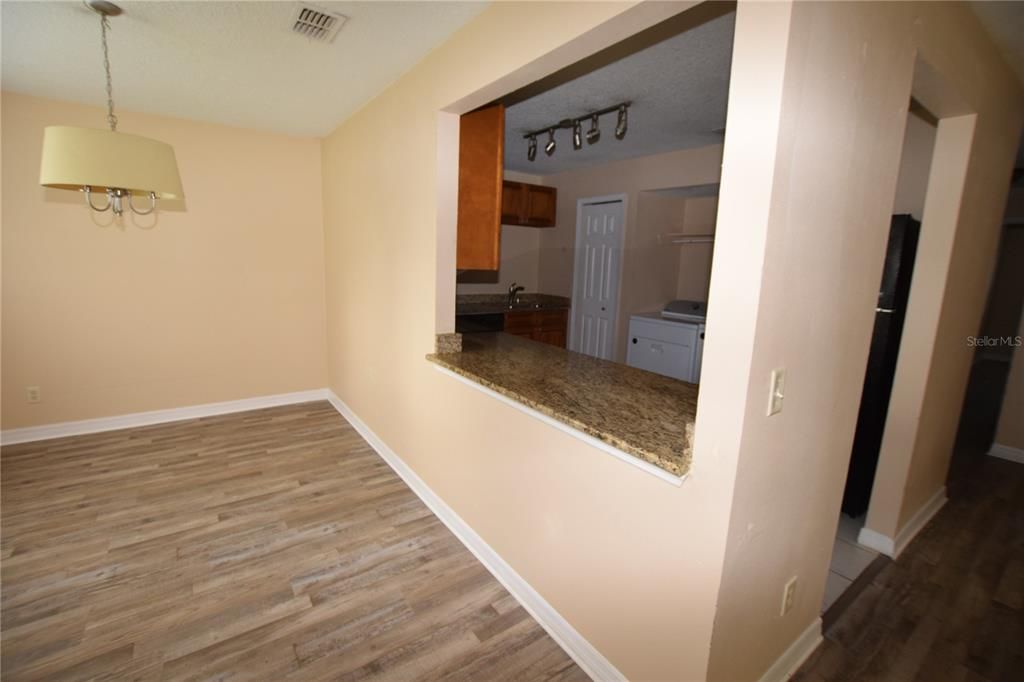 For Rent: $1,575 (2 beds, 2 baths, 905 Square Feet)