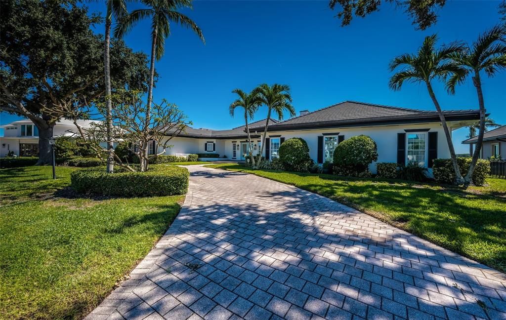 For Sale: $4,250,000 (4 beds, 5 baths, 4827 Square Feet)