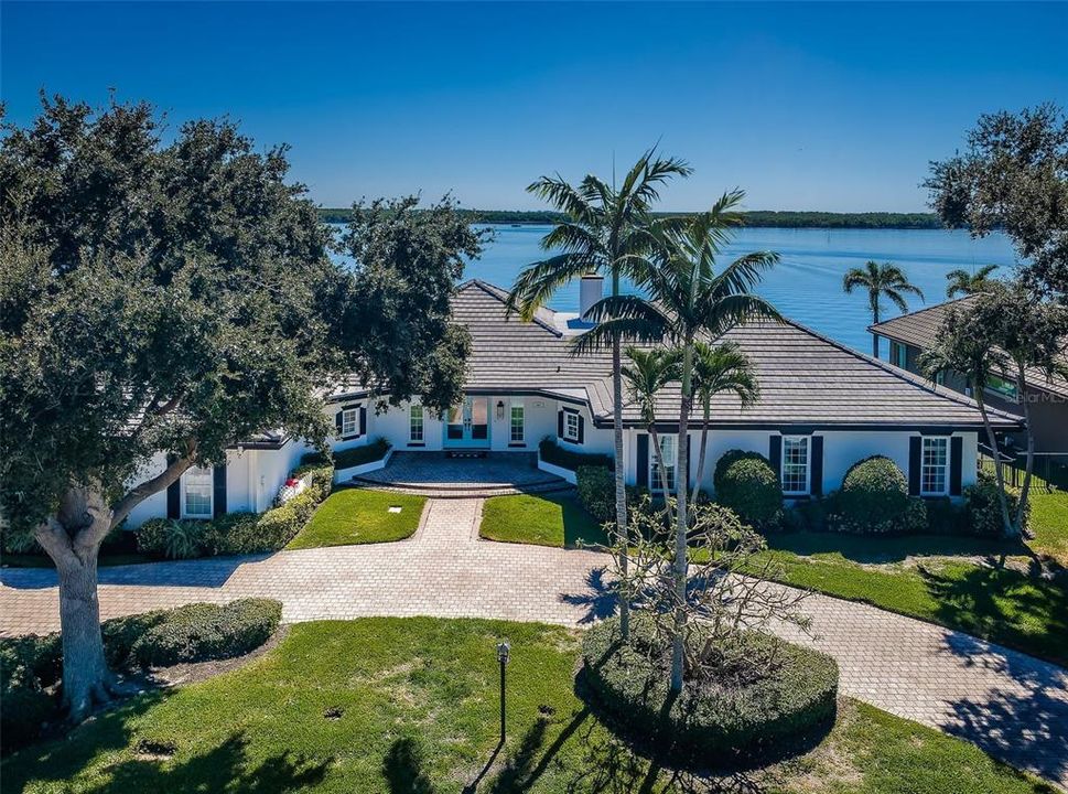 For Sale: $4,250,000 (4 beds, 5 baths, 4827 Square Feet)