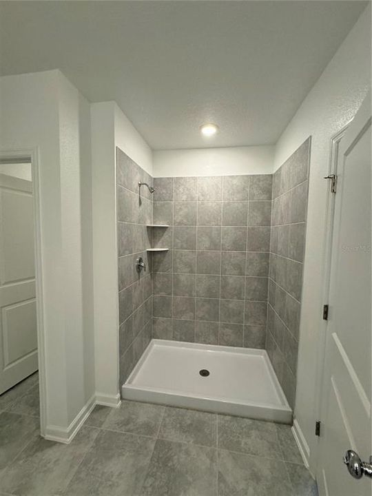 合同活跃: $2,500 (4 贝兹, 2 浴室, 1936 平方英尺)