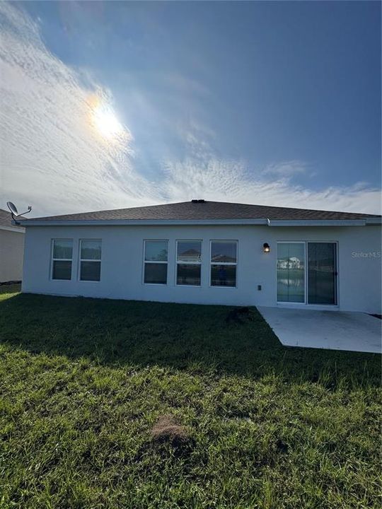 合同活跃: $2,500 (4 贝兹, 2 浴室, 1936 平方英尺)