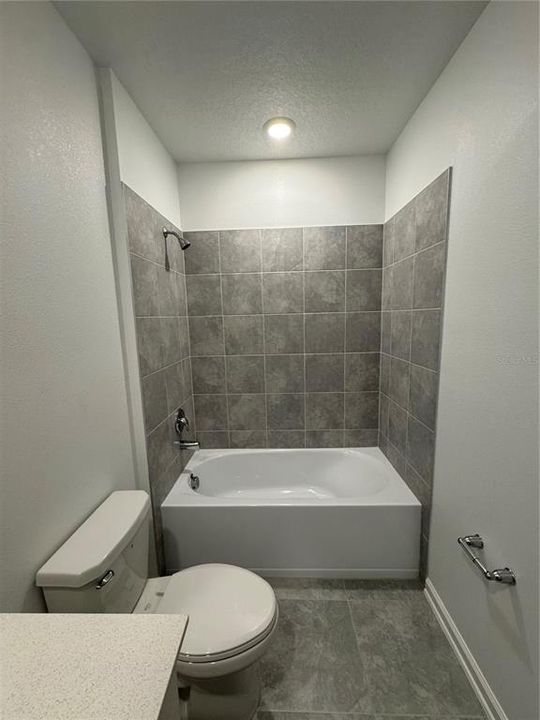 合同活跃: $2,500 (4 贝兹, 2 浴室, 1936 平方英尺)