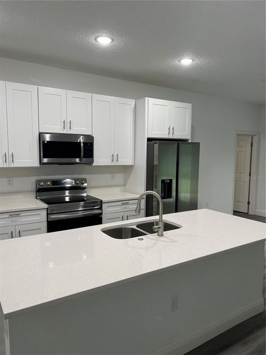 В аренду: $2,100 (4 спален, 2 ванн, 1644 Квадратных фут)