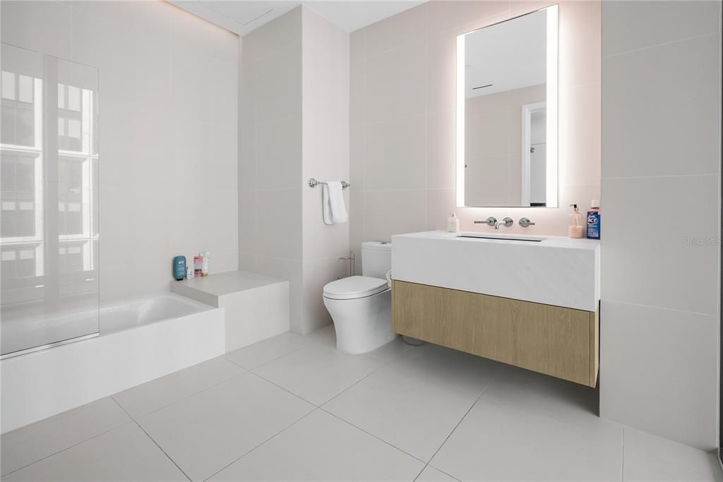 For Rent: $14,000 (2 beds, 2 baths, 2012 Square Feet)