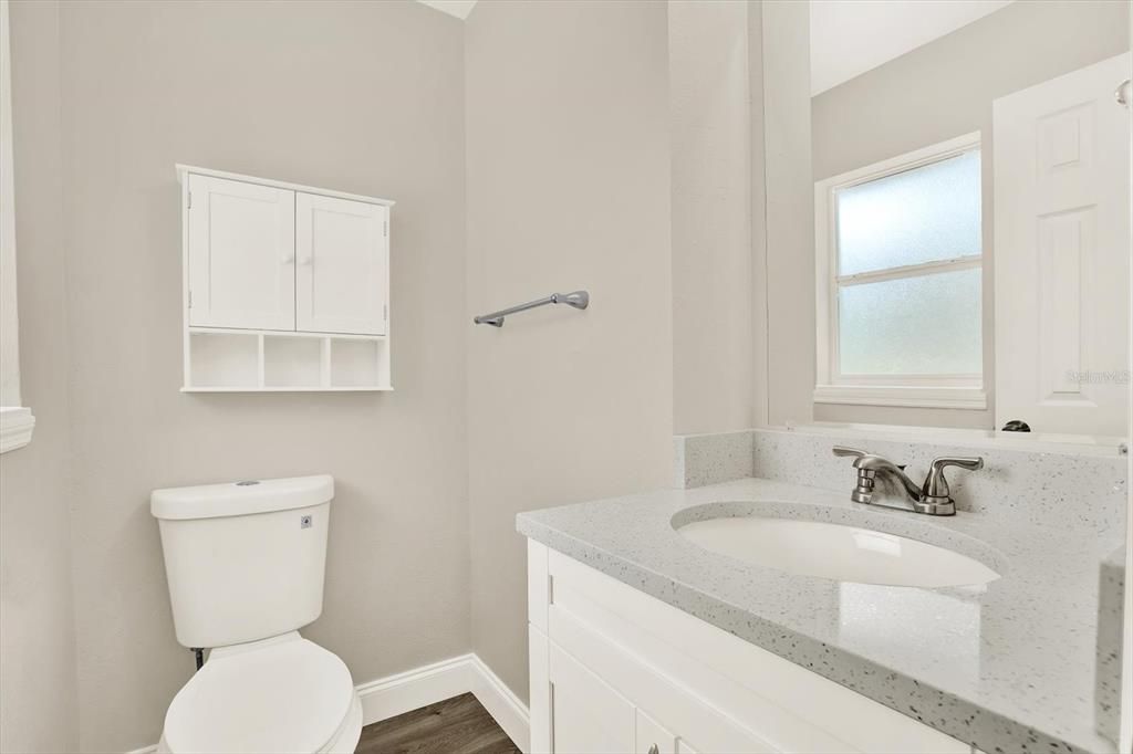 Activo con contrato: $253,000 (3 camas, 1 baños, 1000 Pies cuadrados)