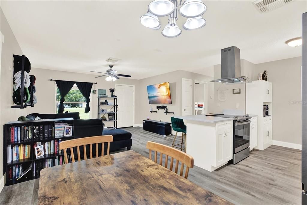 Activo con contrato: $253,000 (3 camas, 1 baños, 1000 Pies cuadrados)