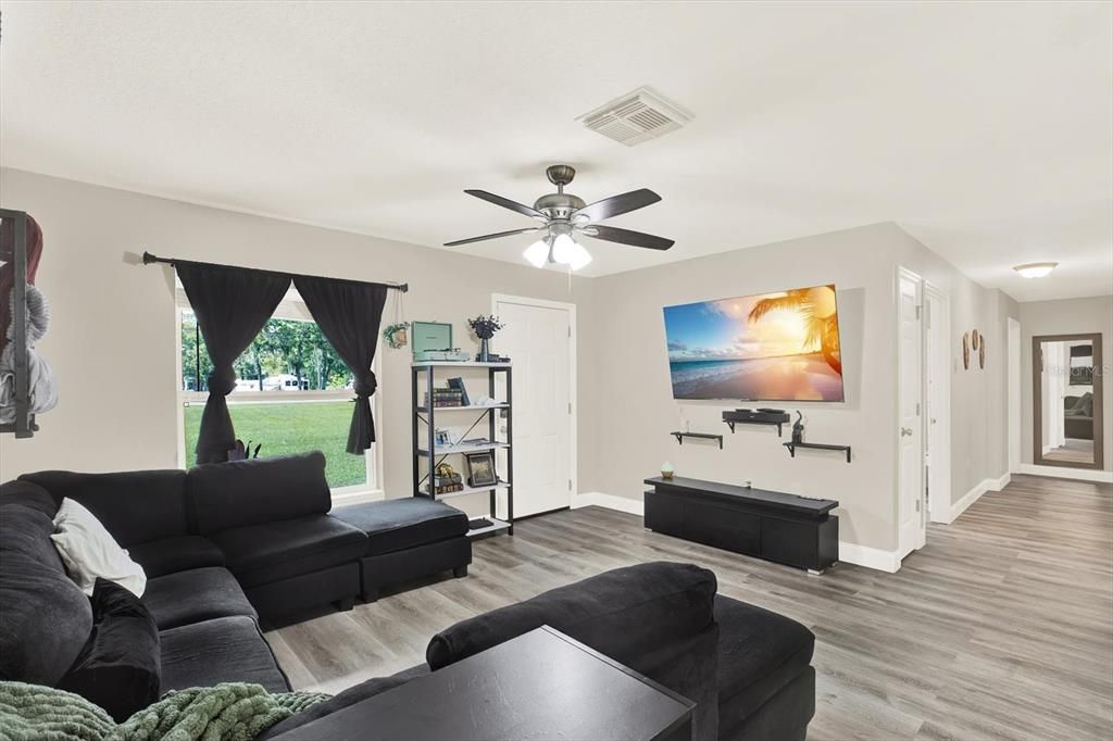 Activo con contrato: $253,000 (3 camas, 1 baños, 1000 Pies cuadrados)