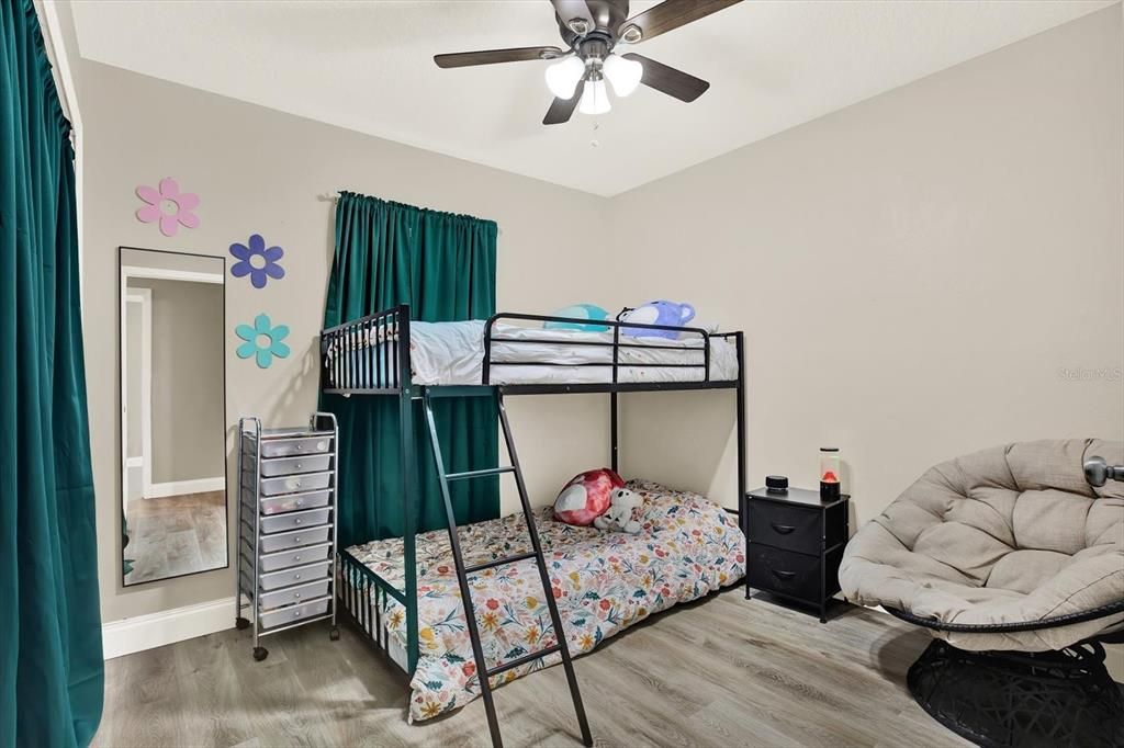 Activo con contrato: $253,000 (3 camas, 1 baños, 1000 Pies cuadrados)