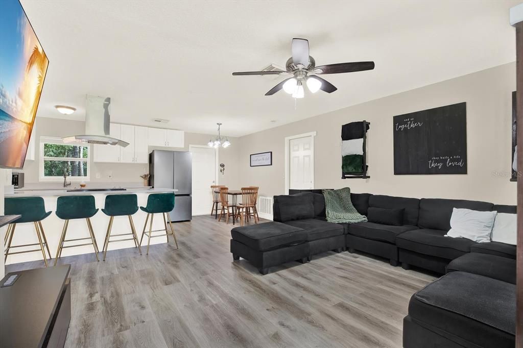 Activo con contrato: $253,000 (3 camas, 1 baños, 1000 Pies cuadrados)