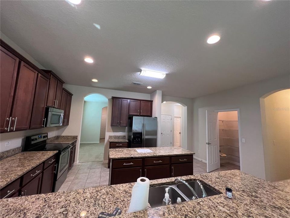 出租: $2,650 (5 贝兹, 3 浴室, 3224 平方英尺)