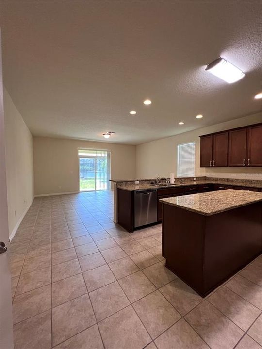 出租: $2,650 (5 贝兹, 3 浴室, 3224 平方英尺)