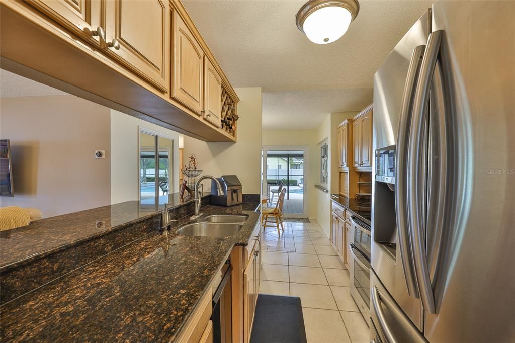 合同活跃: $430,000 (3 贝兹, 2 浴室, 2199 平方英尺)