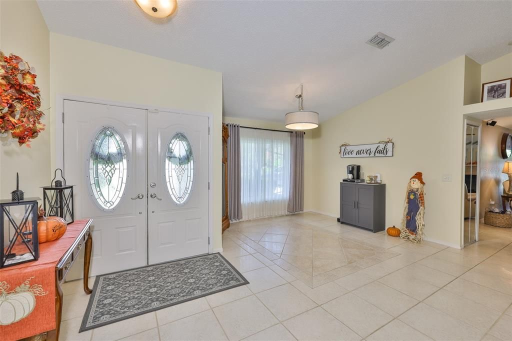 合同活跃: $430,000 (3 贝兹, 2 浴室, 2199 平方英尺)