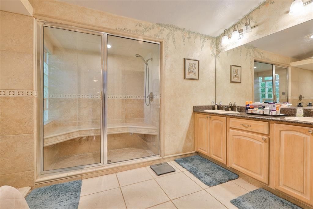 合同活跃: $430,000 (3 贝兹, 2 浴室, 2199 平方英尺)