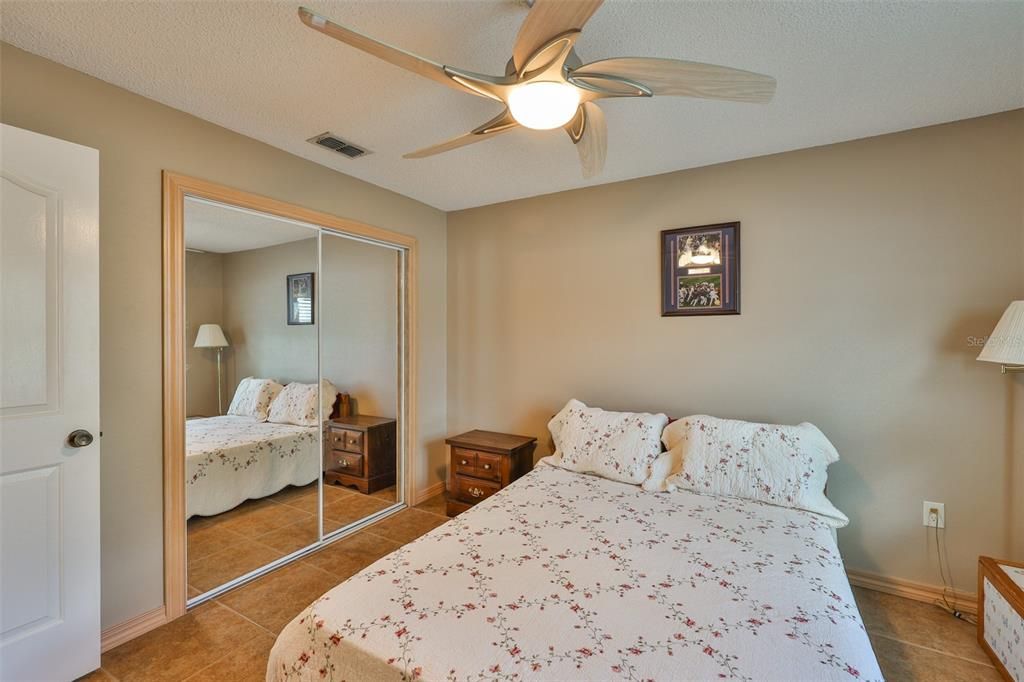 合同活跃: $430,000 (3 贝兹, 2 浴室, 2199 平方英尺)