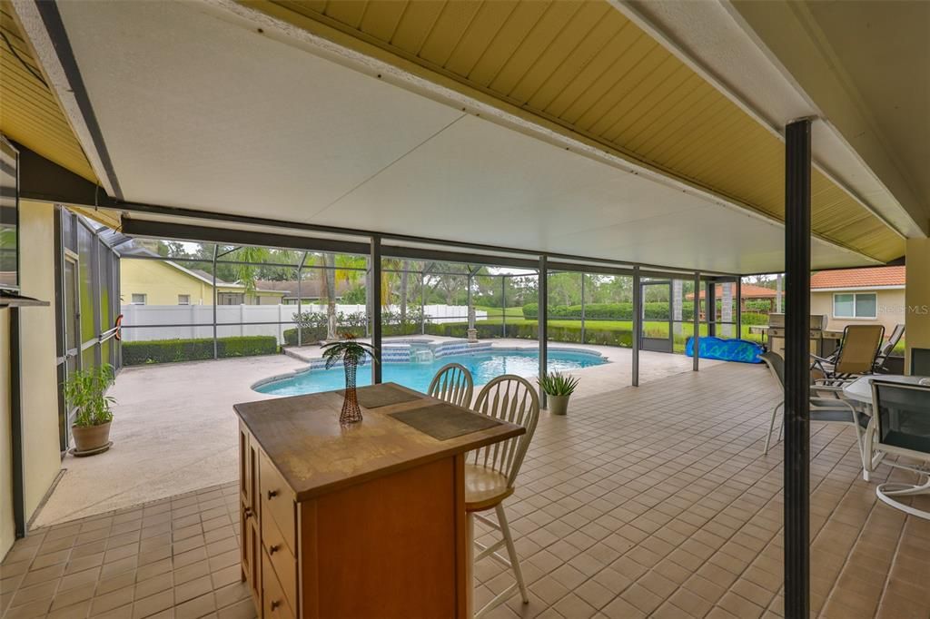 合同活跃: $430,000 (3 贝兹, 2 浴室, 2199 平方英尺)