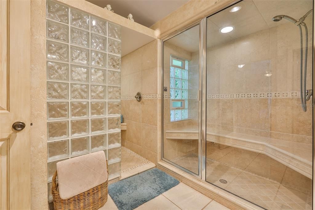 合同活跃: $430,000 (3 贝兹, 2 浴室, 2199 平方英尺)