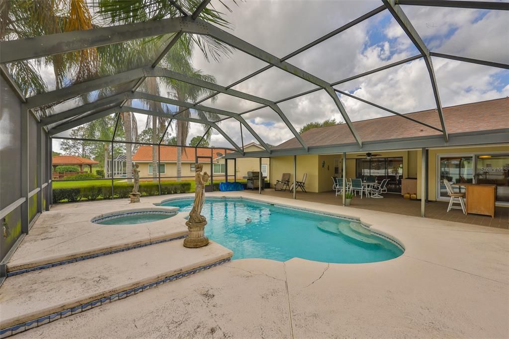 合同活跃: $430,000 (3 贝兹, 2 浴室, 2199 平方英尺)