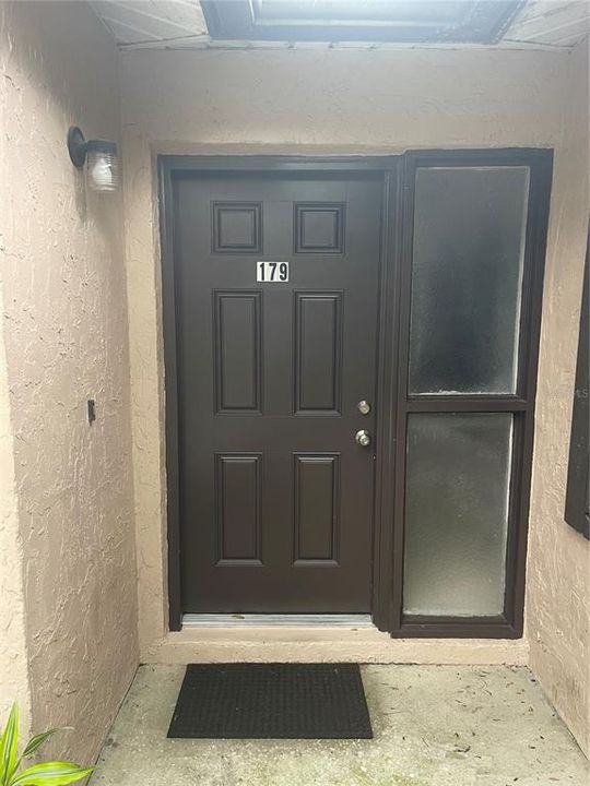 Active With Contract: $1,450 (2 beds, 1 baths, 802 Square Feet)