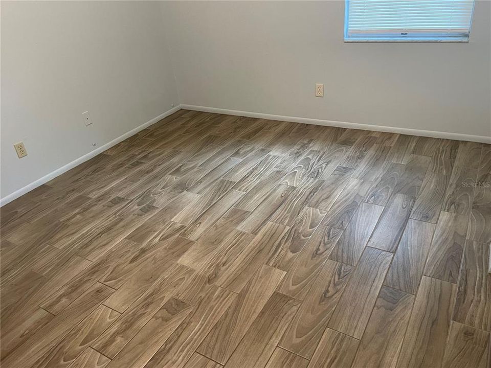 Active With Contract: $1,450 (2 beds, 1 baths, 802 Square Feet)