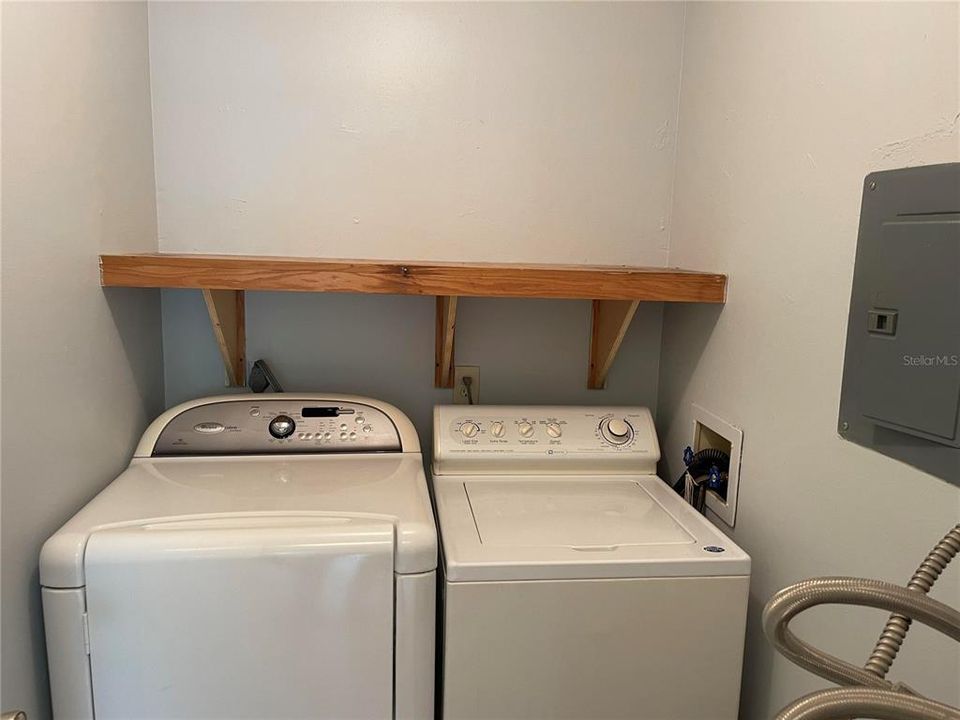 Active With Contract: $1,450 (2 beds, 1 baths, 802 Square Feet)