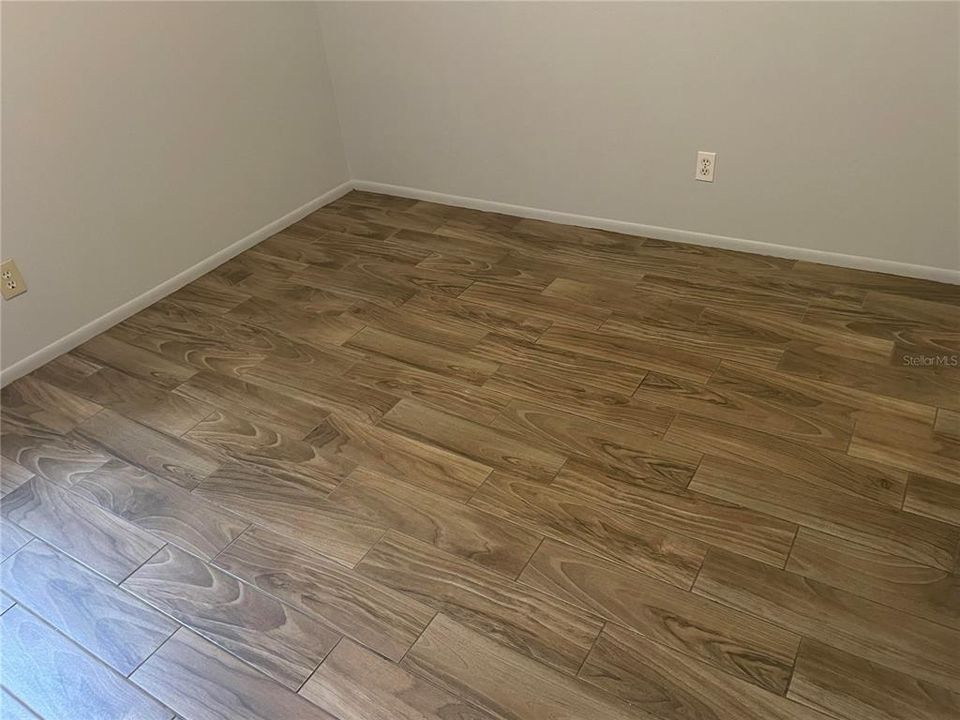 Active With Contract: $1,450 (2 beds, 1 baths, 802 Square Feet)