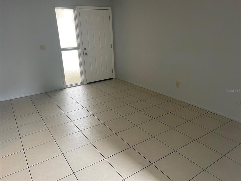 Active With Contract: $1,450 (2 beds, 1 baths, 802 Square Feet)