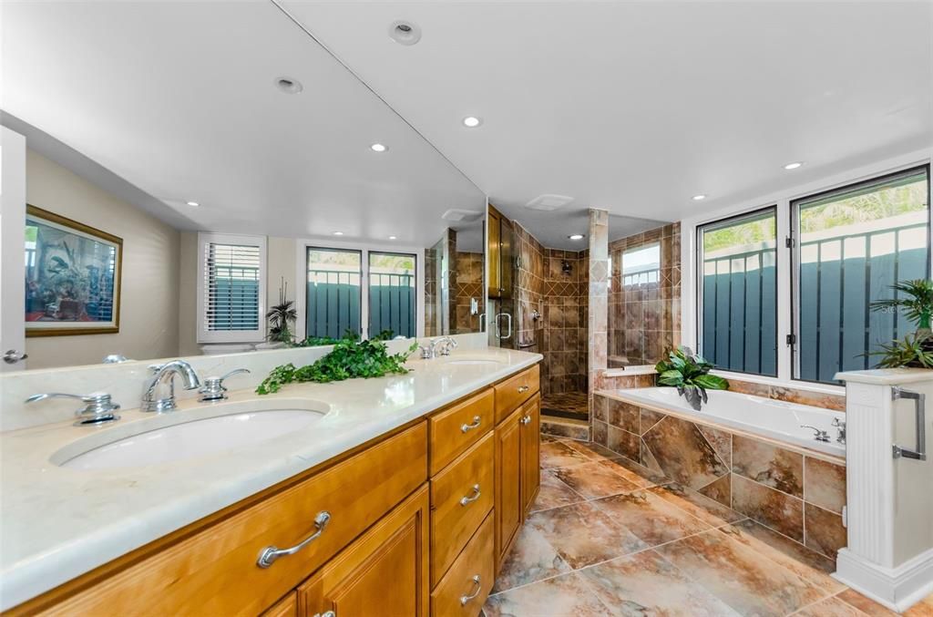 На продажу: $649,000 (3 спален, 2 ванн, 2063 Квадратных фут)