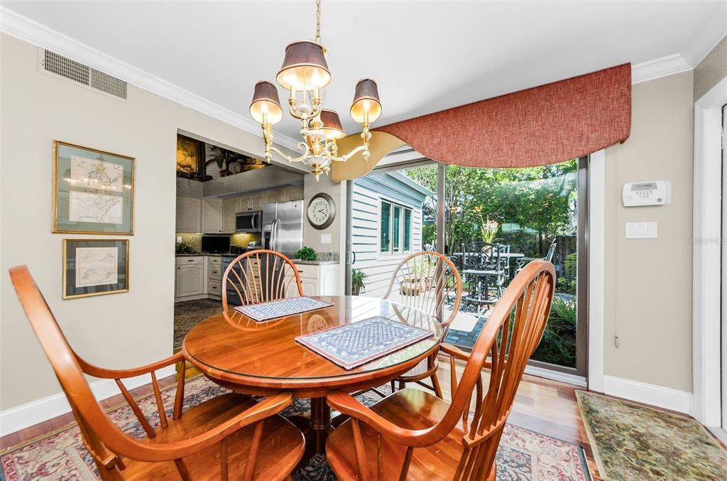 На продажу: $649,000 (3 спален, 2 ванн, 2063 Квадратных фут)