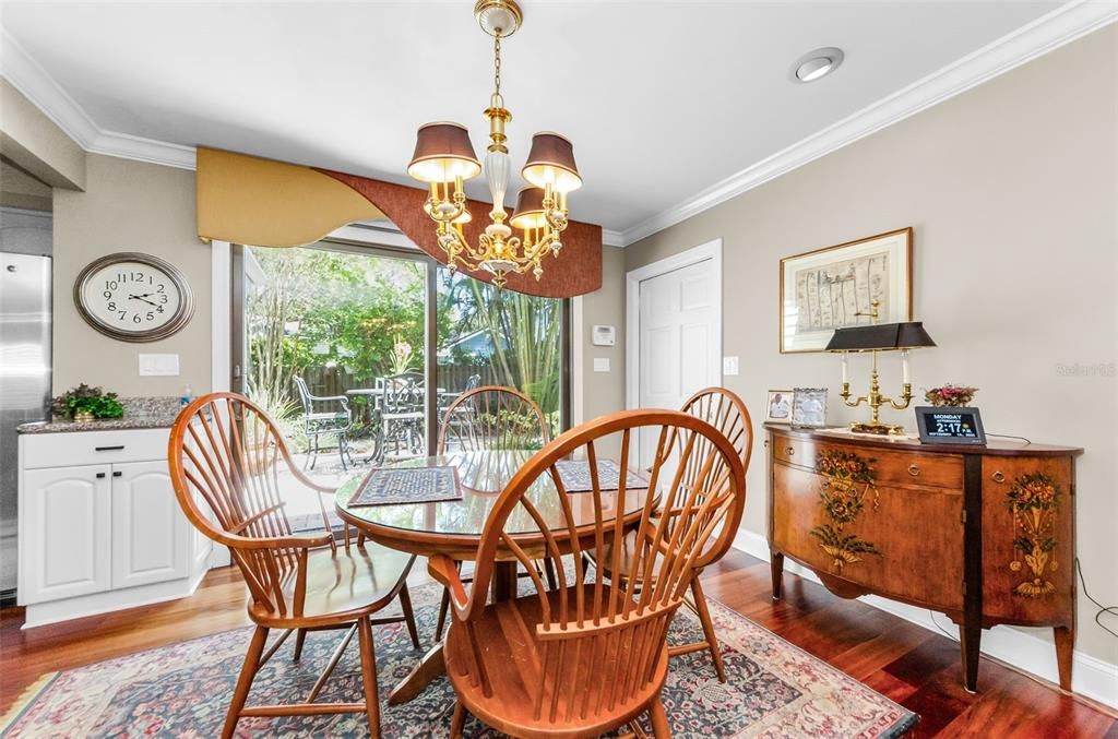 На продажу: $649,000 (3 спален, 2 ванн, 2063 Квадратных фут)