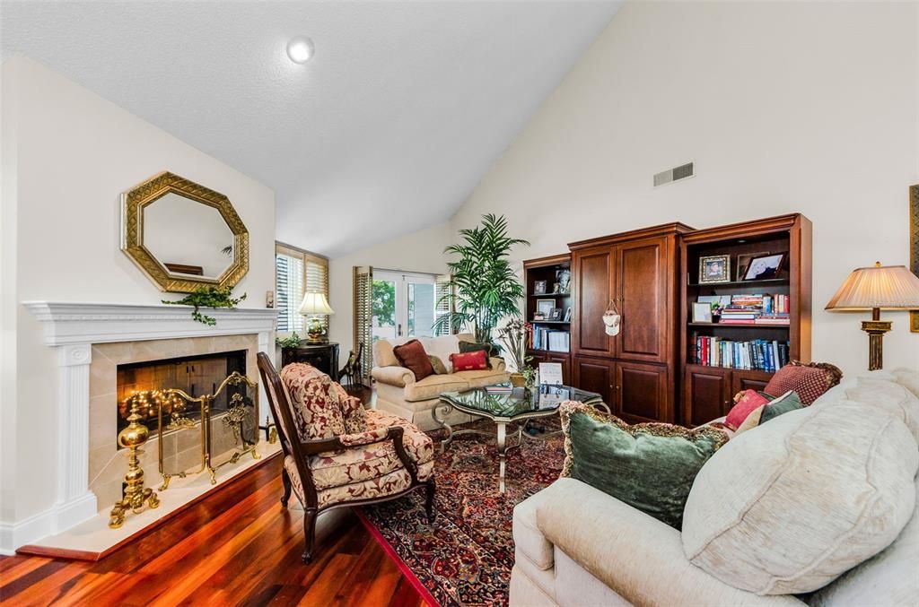 На продажу: $649,000 (3 спален, 2 ванн, 2063 Квадратных фут)