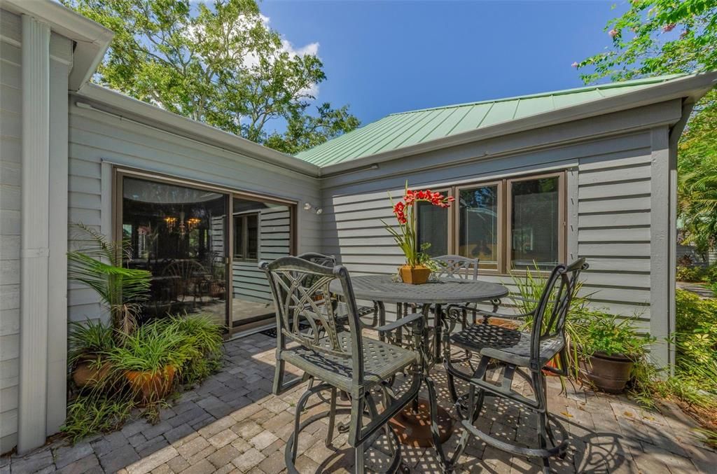 На продажу: $649,000 (3 спален, 2 ванн, 2063 Квадратных фут)